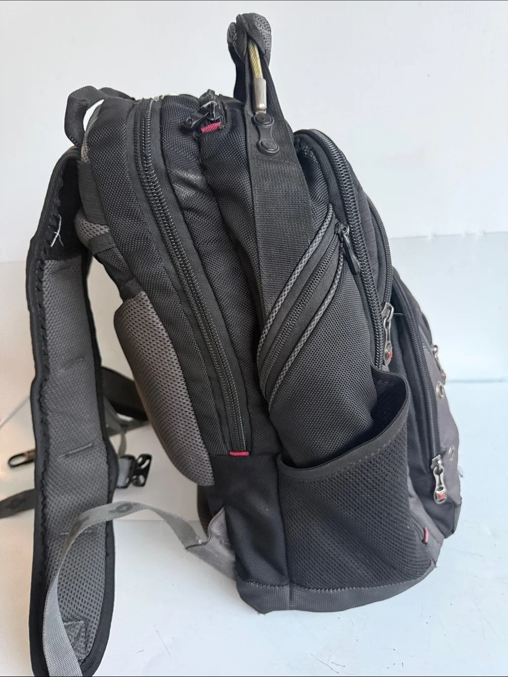 WENGER SWISSGEAR SYNERGY BACKPACK LAPTOP DAY PACK RUGGED BLACK MILITARY STYLE